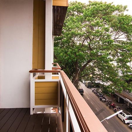 Suan Dok Gate Guesthouse Чиангмай Экстерьер фото