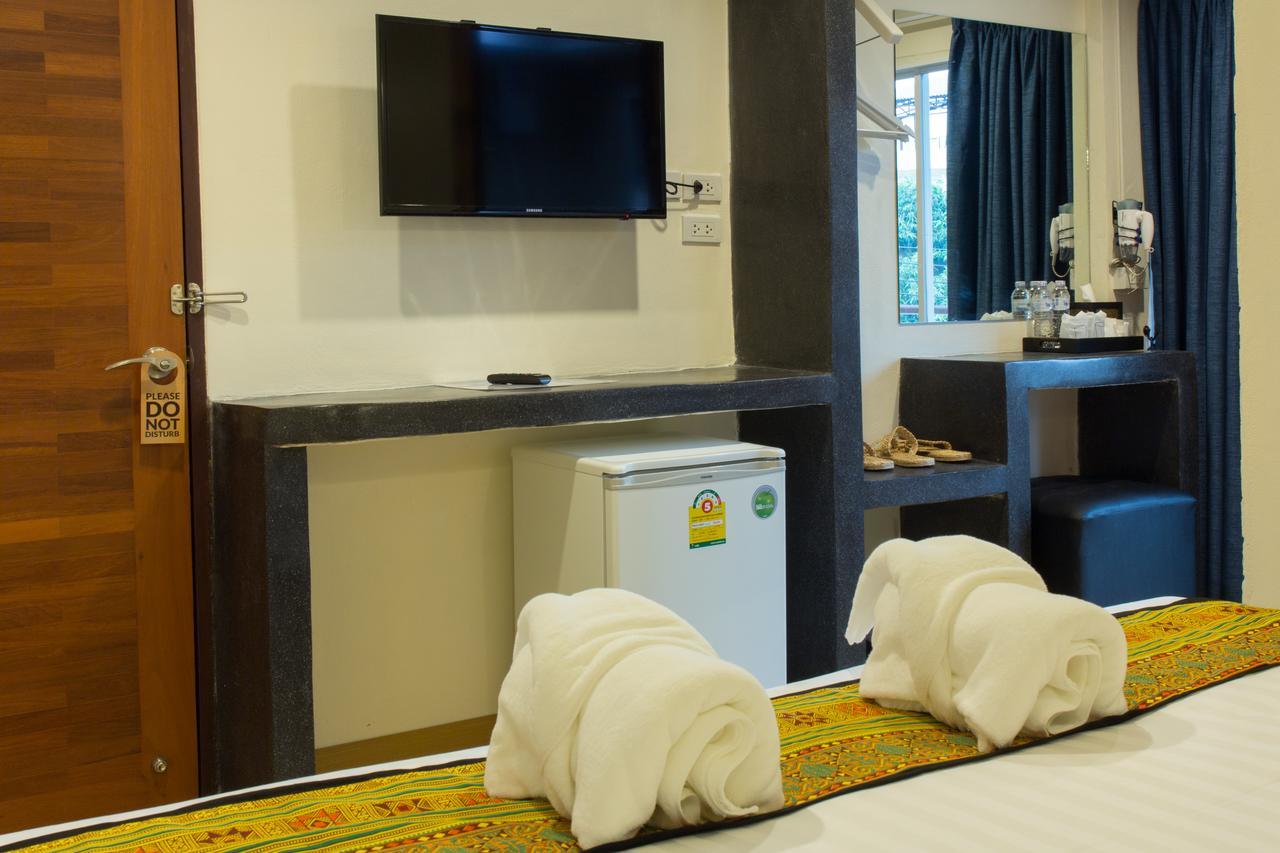Suan Dok Gate Guesthouse Чиангмай Экстерьер фото
