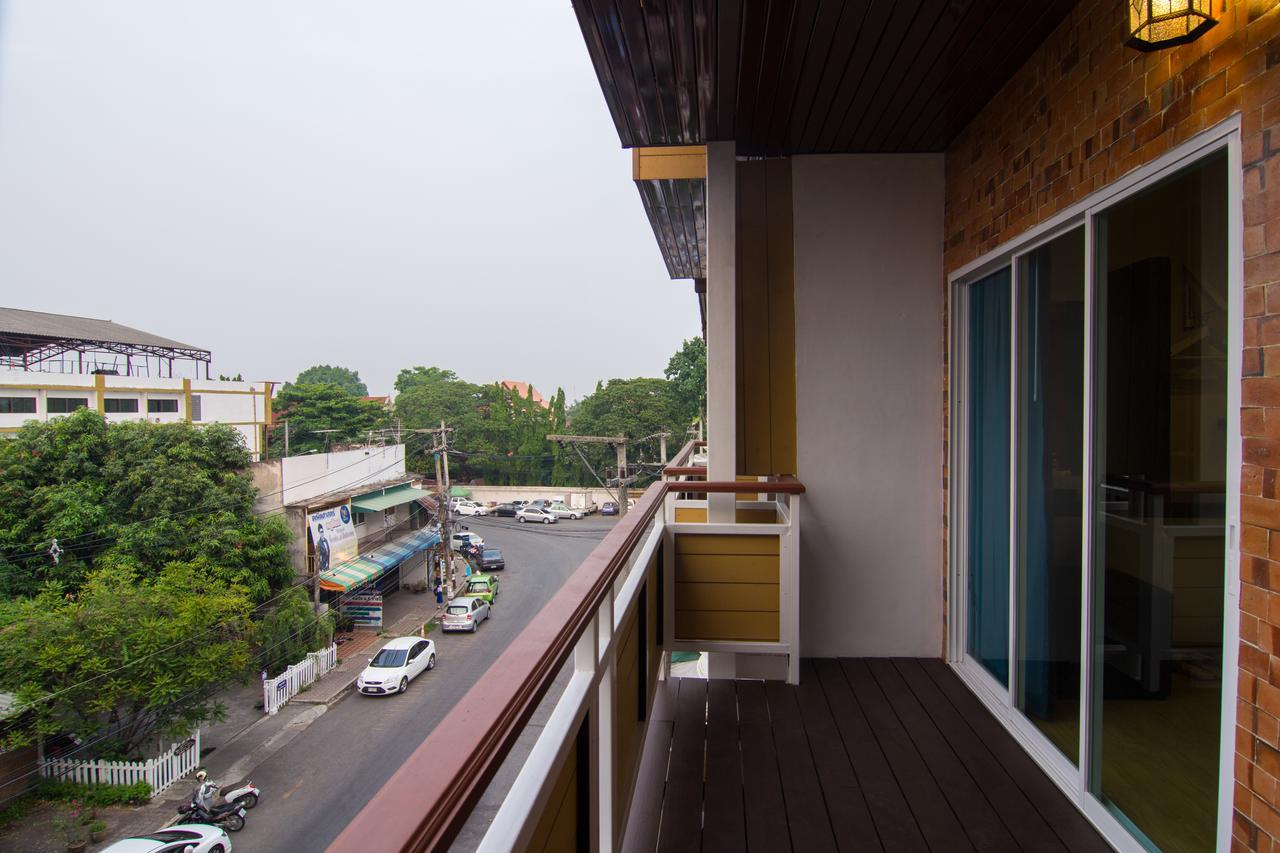 Suan Dok Gate Guesthouse Чиангмай Экстерьер фото