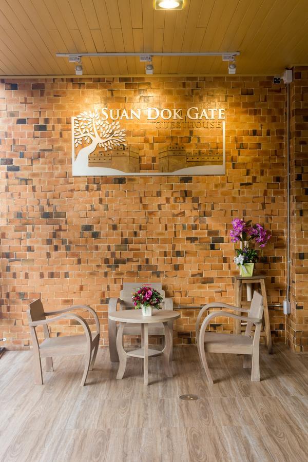 Suan Dok Gate Guesthouse Чиангмай Экстерьер фото
