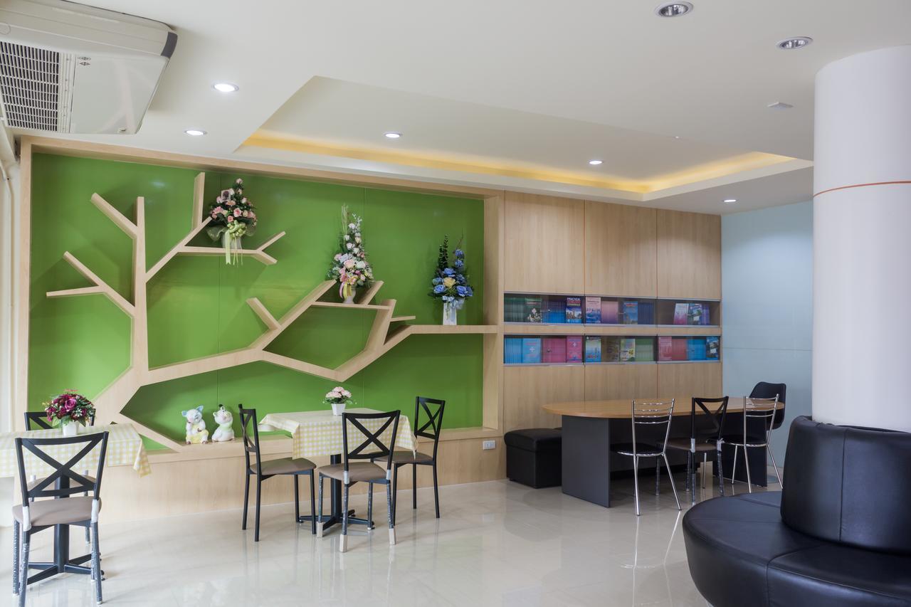 Suan Dok Gate Guesthouse Чиангмай Экстерьер фото