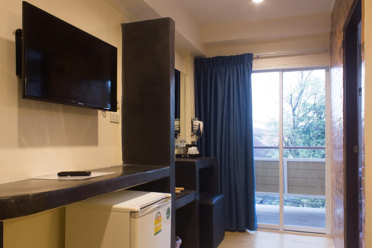Suan Dok Gate Guesthouse Чиангмай Экстерьер фото
