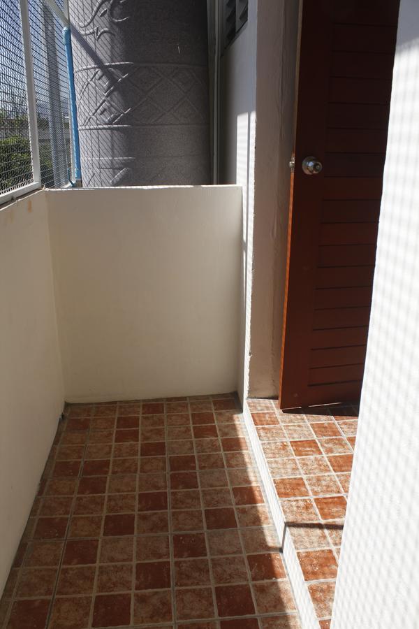 Suan Dok Gate Guesthouse Чиангмай Экстерьер фото