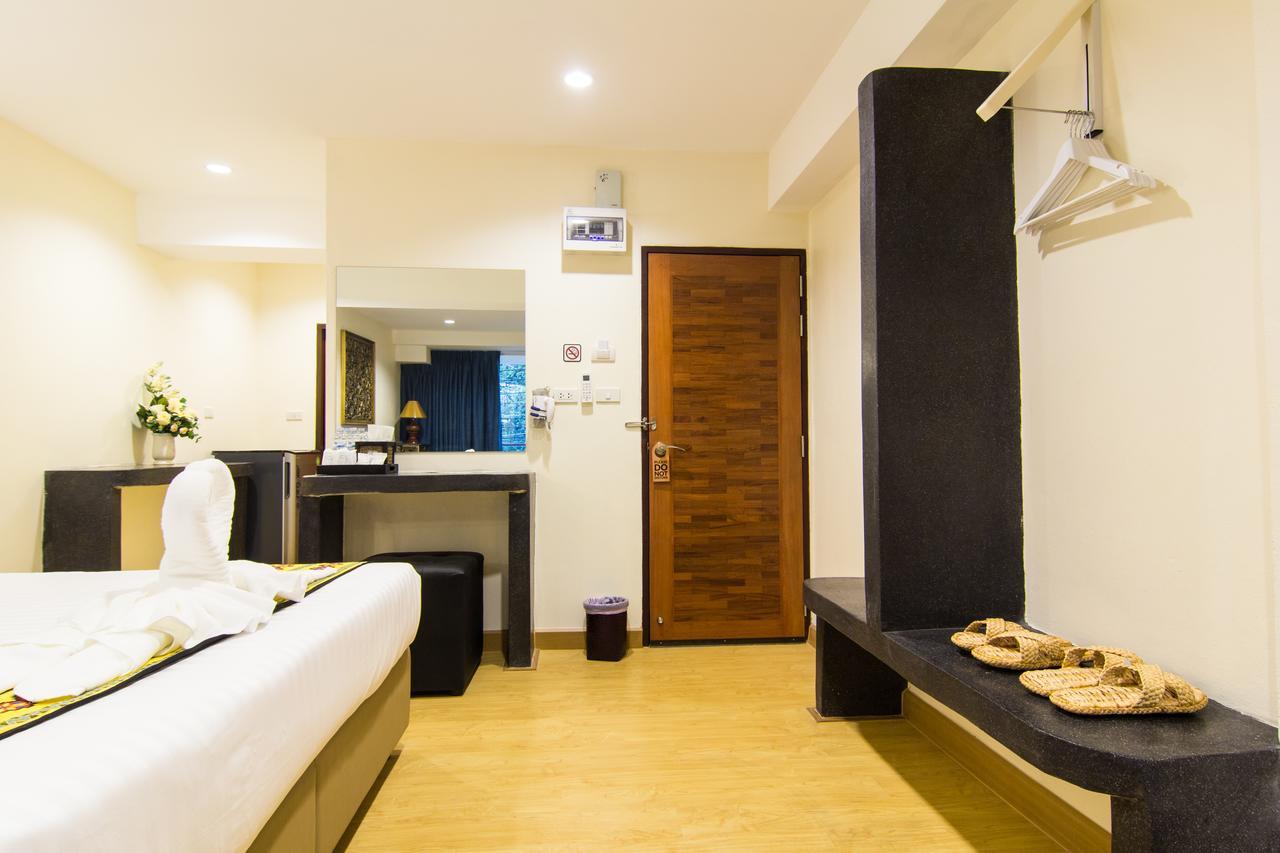 Suan Dok Gate Guesthouse Чиангмай Экстерьер фото