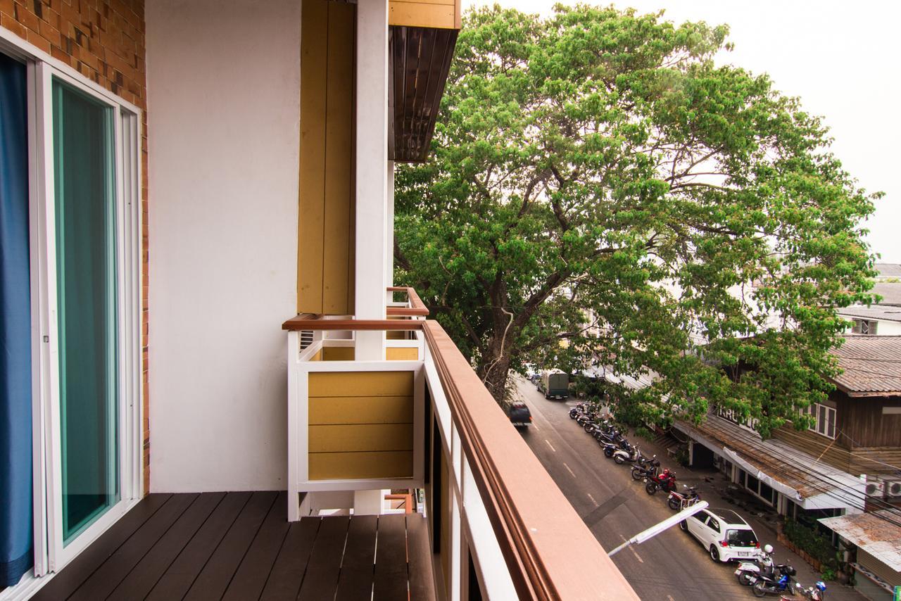 Suan Dok Gate Guesthouse Чиангмай Экстерьер фото